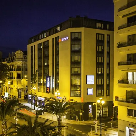 فندق أجنحة نوفوتيل Centre 4*