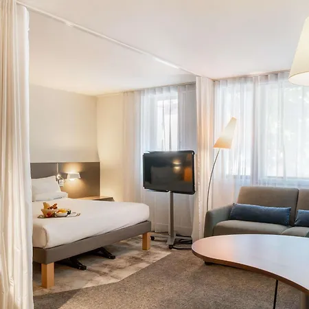 Novotel Centre Hotel 4*